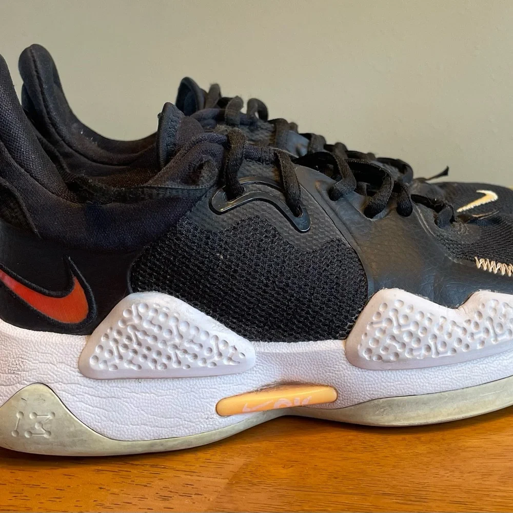 Nike Youth Sz 3.5 Black and Orange Paul George PG5 Basketball Shoes